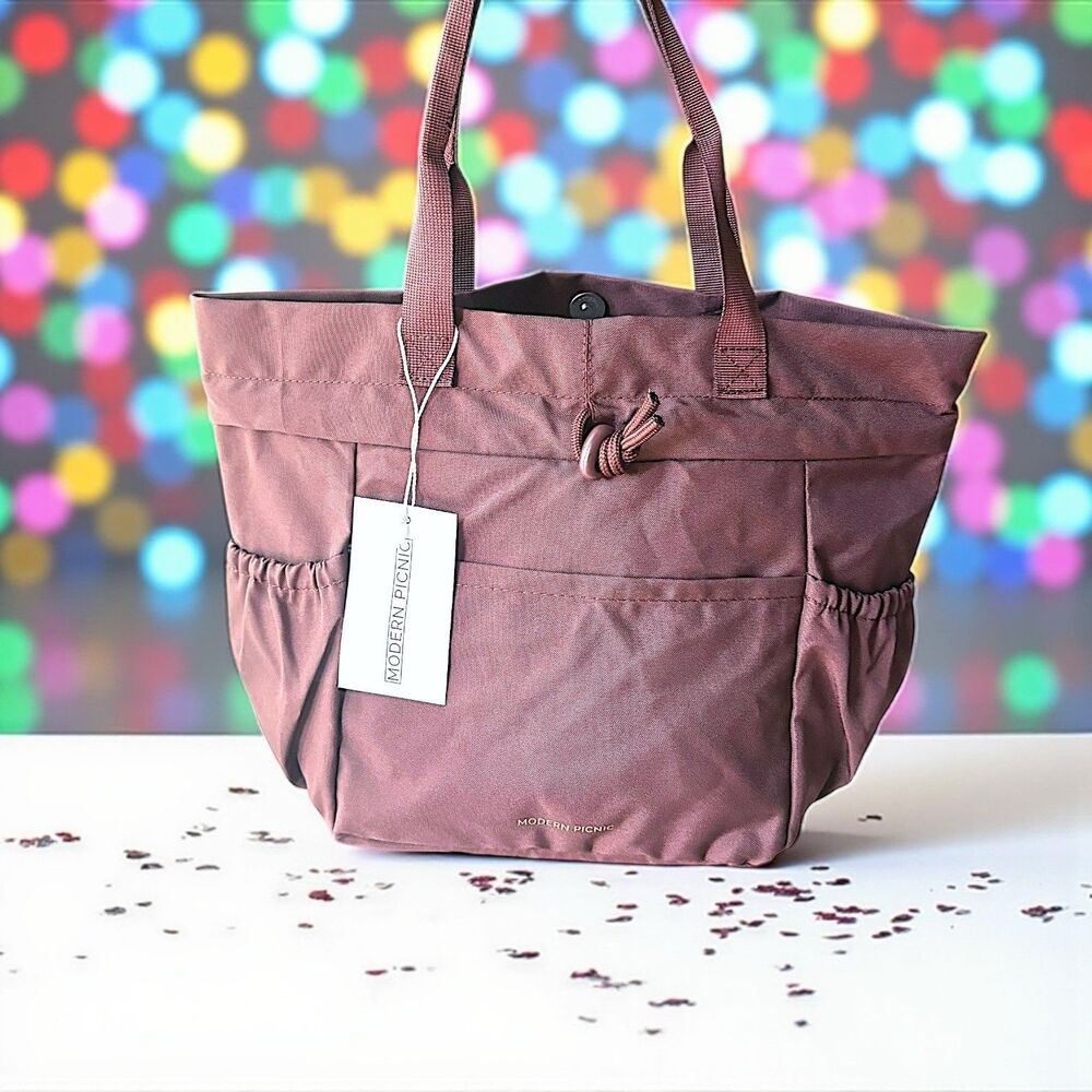 Modern Picnic Structured Lunch Bag – Insulated & Chic Cooler Brand New with Tags